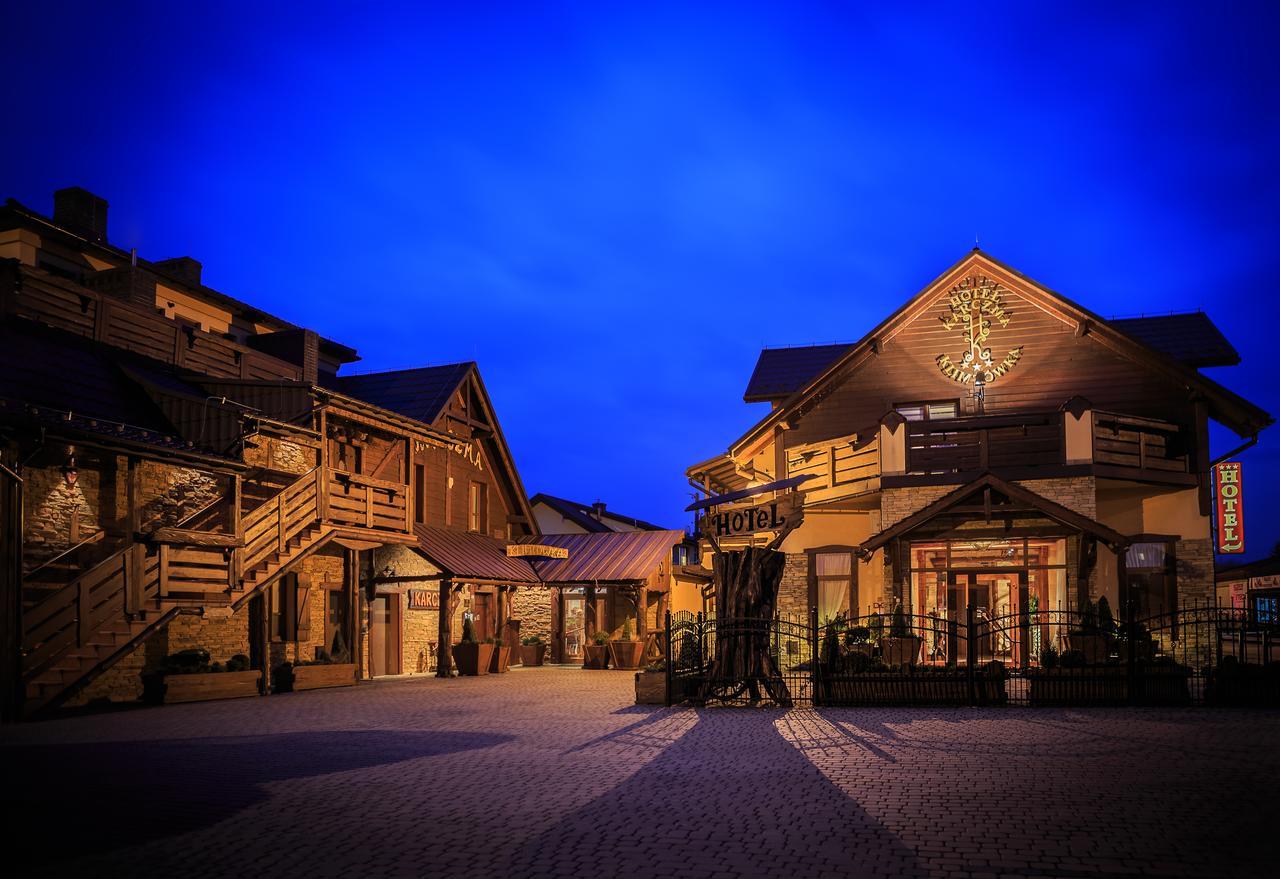 Hotel - Karczma Klimtowka Wolbrom エクステリア 写真