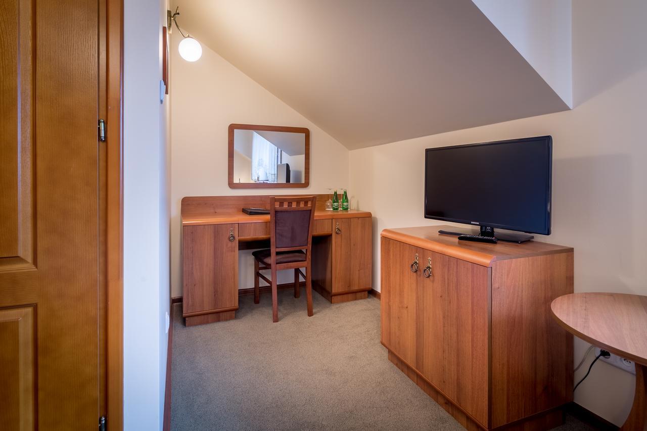 Hotel - Karczma Klimtowka Wolbrom エクステリア 写真